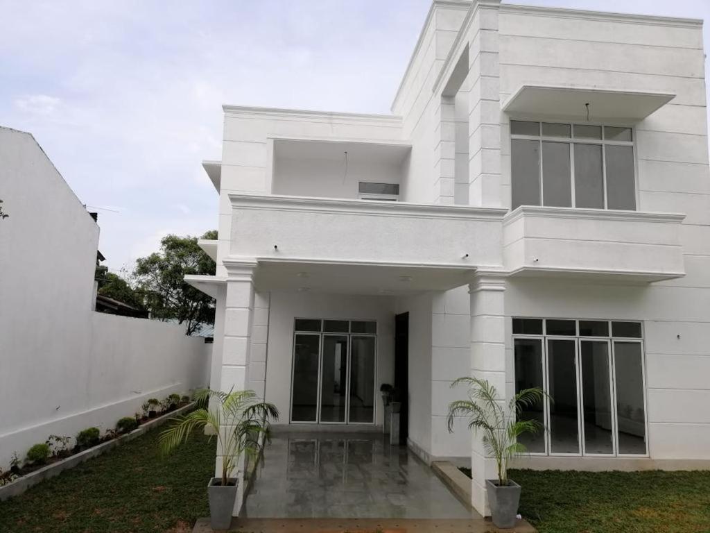 Vidushi Home Minuwangoda Экстерьер фото